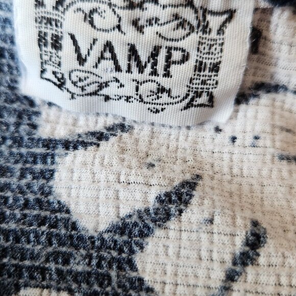 VAMP, Off-Shoulder Top, Navy & White, Palm Leaves, 3/4 sleeves, Ruffle, Large - Picture 6 of 7